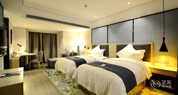 Echarm Hotel Ji'Nan Railway Station Jinan Exterior foto